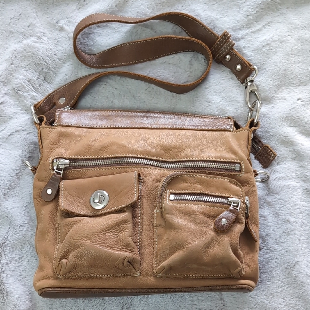 EUC ROOTS LEATHER CROSSBODY